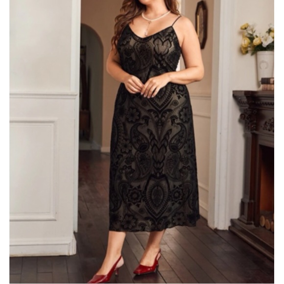 Plus size luxe black floral print cami dress - Picture 6 of 9